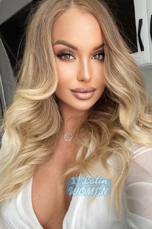 208231 - Viktoriya Age: 26 - Russia