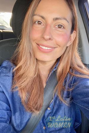 225607 - Laura Age: 37 - Costa Rica