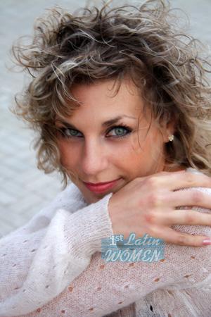 90332 - Svetlana Age: 25 - Russia